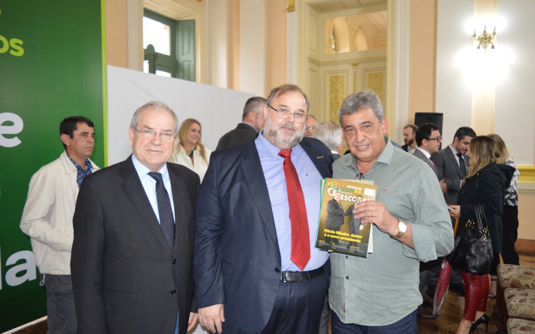 Presidente Célio acompanhou a sessão solene em que o Prefeito Melo sancionou a lei de Ramiro que pode gerar investimentos milionários na Capital